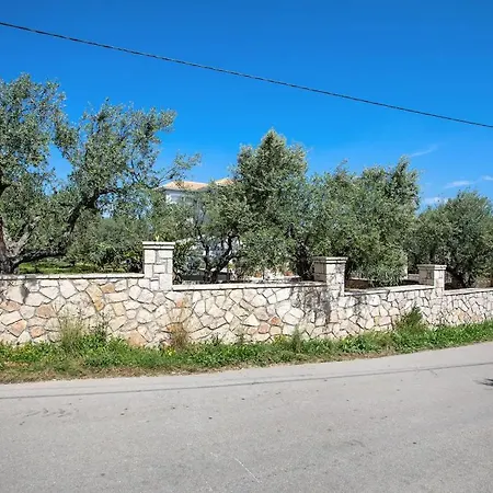 Villa Lianolia *